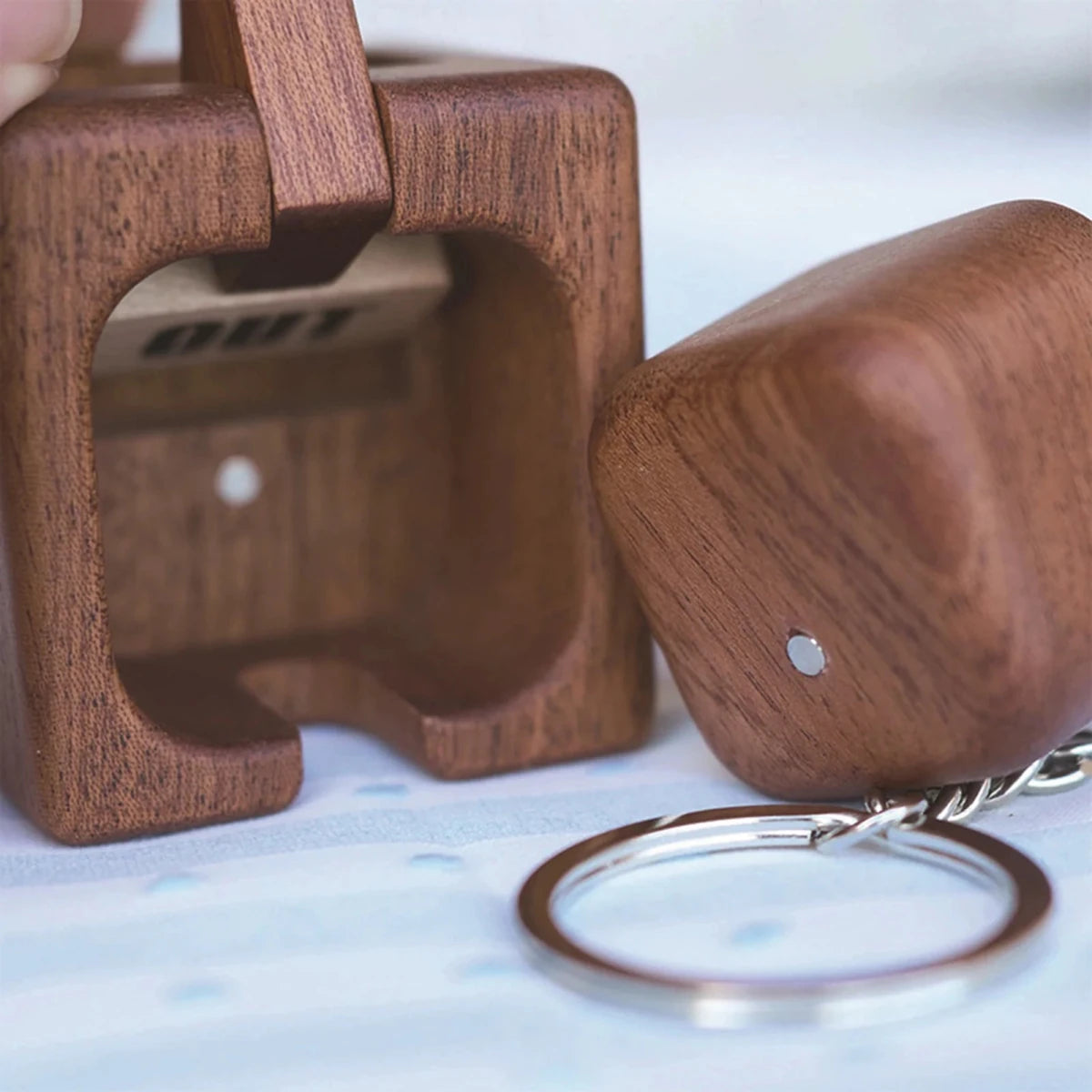Holz Magnetischer Schlüsselhalter - Wandhalterung für Schlüssel & kleine Metallgegenstände 2