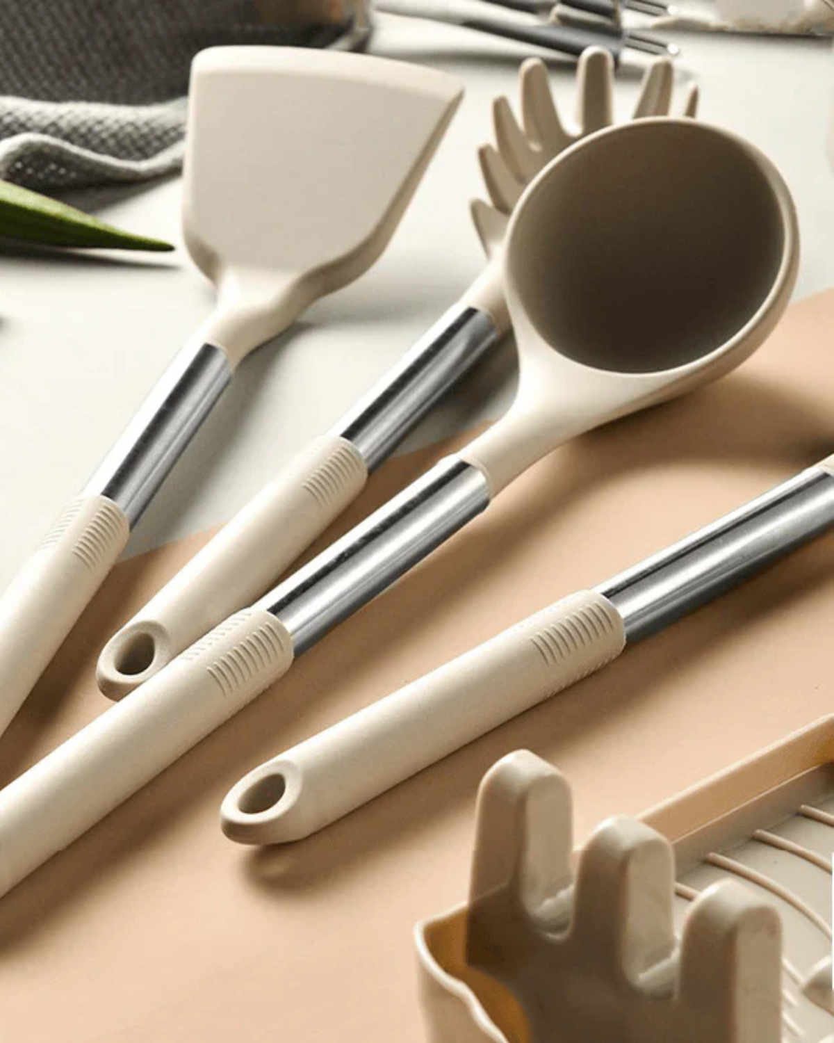 KITCHENORA – Komplettes Utensilienset mit Silikonköpfen und Griffen in Holzoptik 4