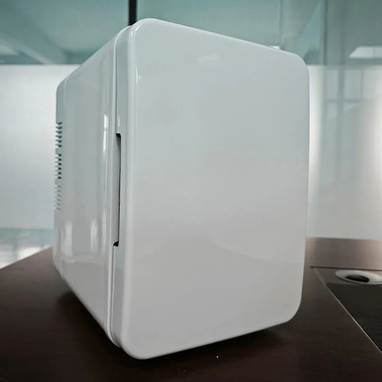 Kompakter Mini Kühlschrank 4L - Kühlt Getränke & Kosmetik, Tragbar, Klein 2