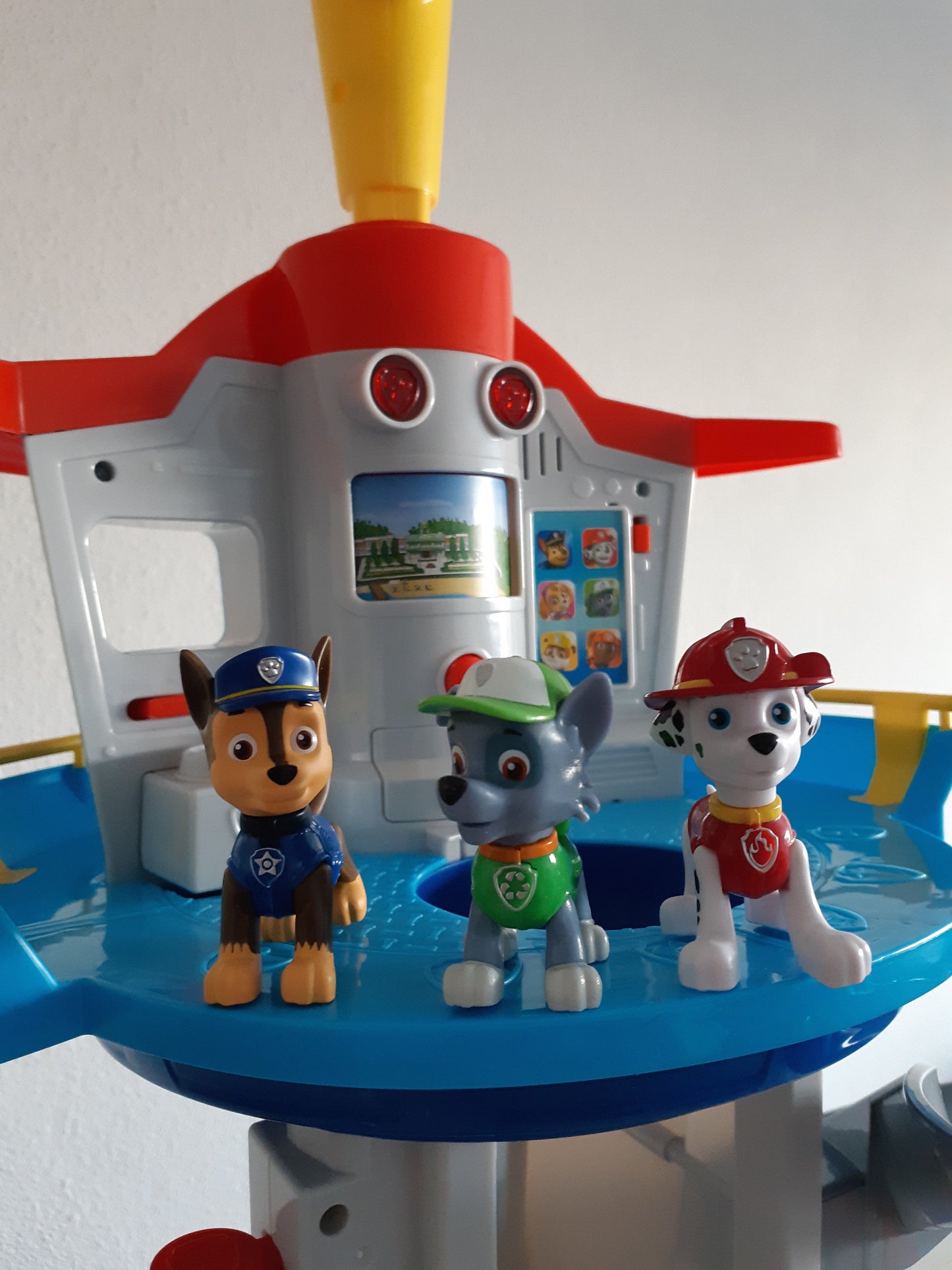 Juego de aventura con tobogán – Set de juego creativo con resbaladilla y coches para niños