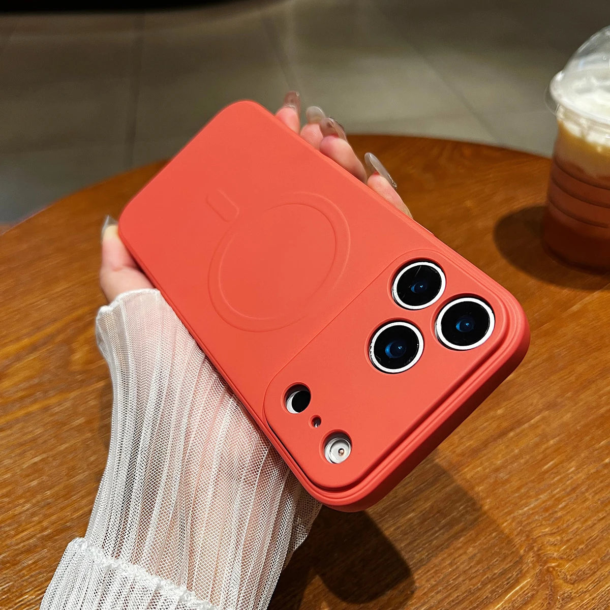 MAGNASOFT – Magnetische weiche Silikonhülle für die iPhone 17-Serie 13