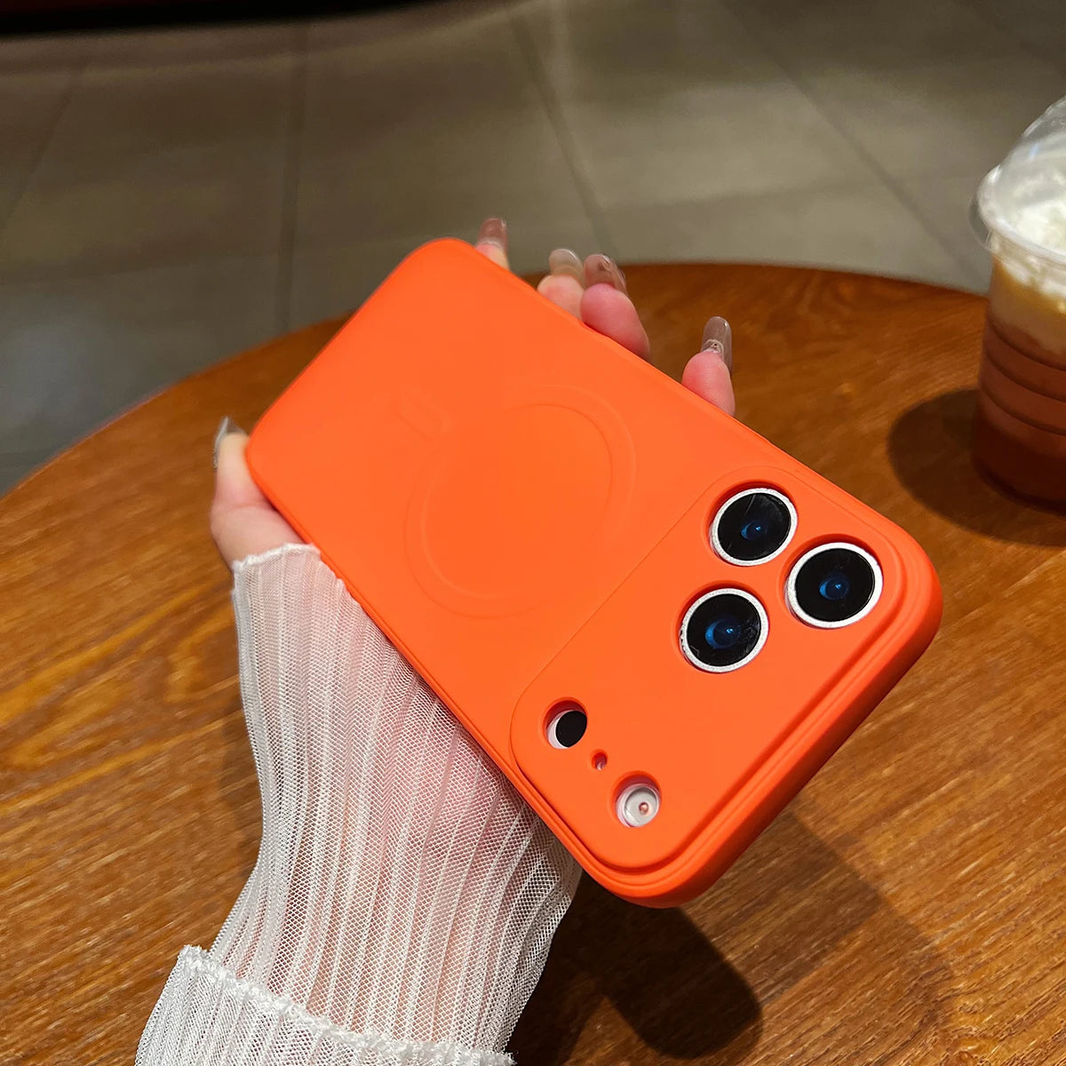 MAGNASOFT – Magnetische weiche Silikonhülle für die iPhone 17-Serie 15