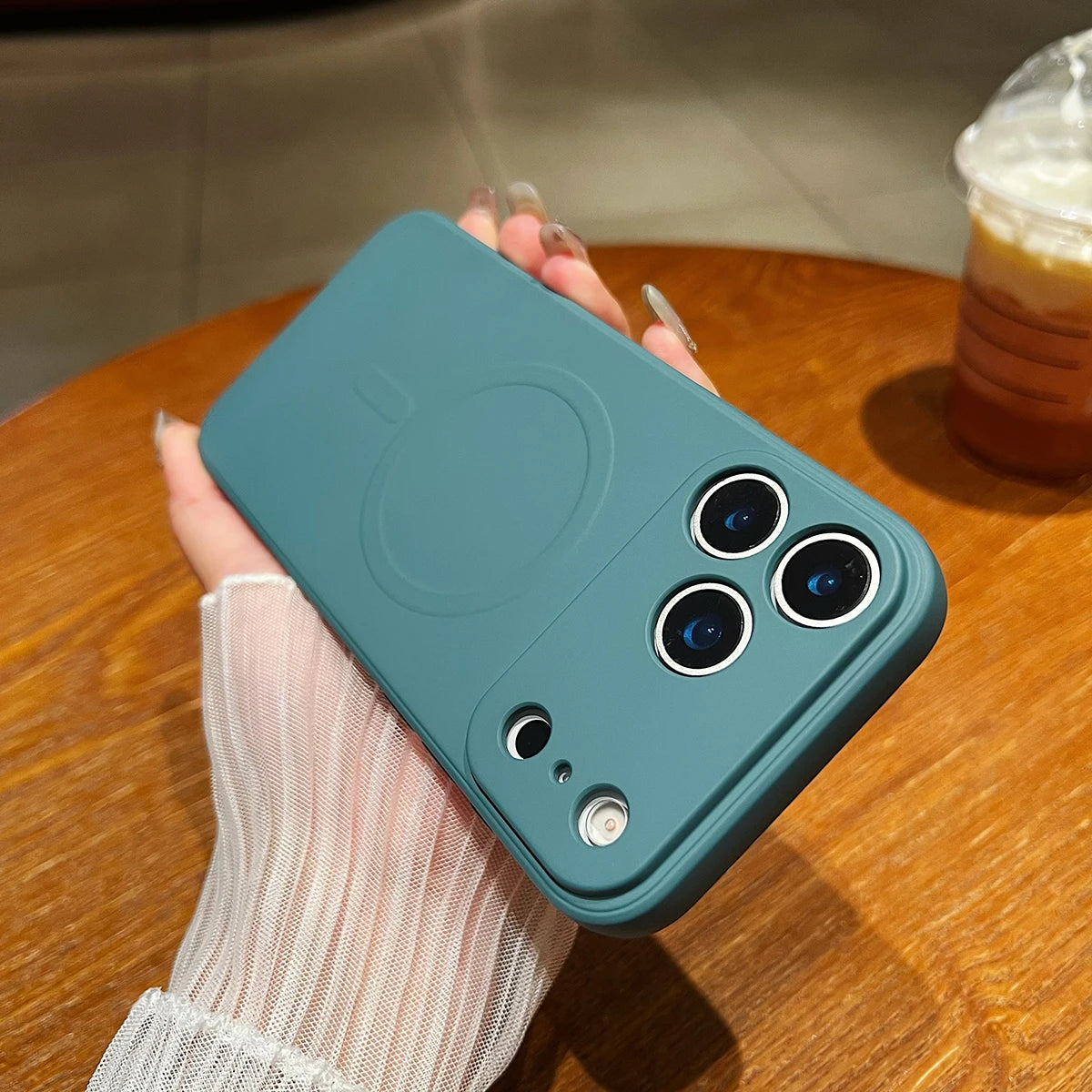 MAGNASOFT – Magnetische weiche Silikonhülle für die iPhone 17-Serie 3