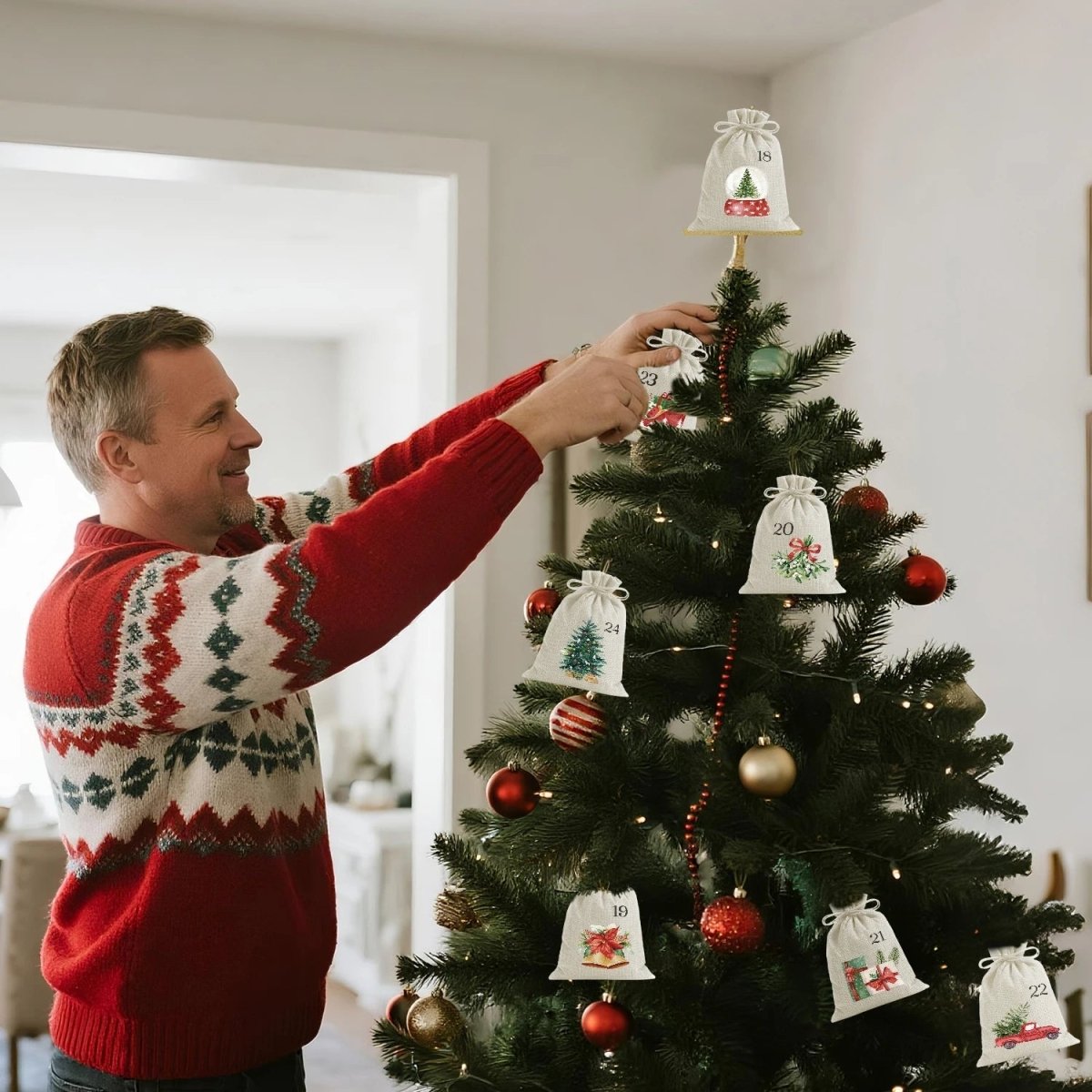 MERRYSAC – 24 Weihnachtsgeschenktüten mit Kordelzug für festliche Stimmung 4