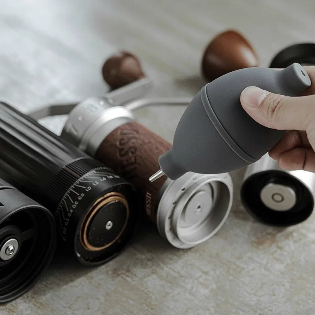 GRINDCLEAR – Strumento di pulizia con soffiatore d'aria per la rimozione dei residui di caffè