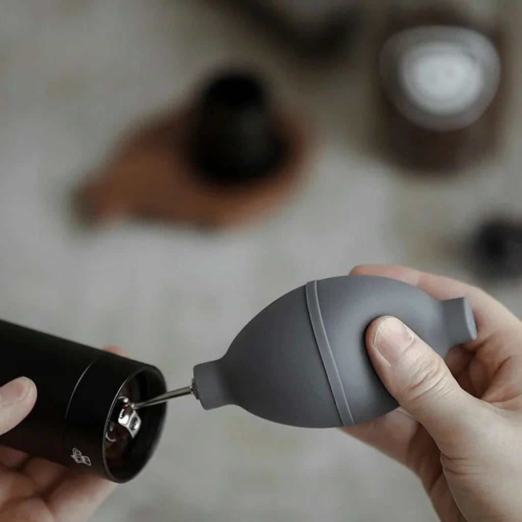 GRINDCLEAR – Strumento di pulizia con soffiatore d'aria per la rimozione dei residui di caffè