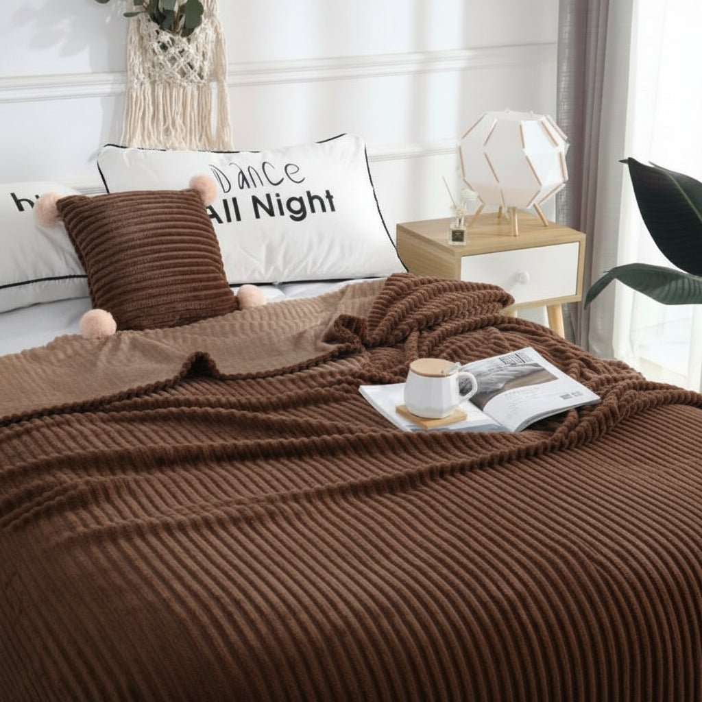 STRIPEWARM – Wide Flannel Fleece Blanket with Stripe Pattern