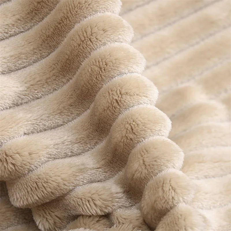 STRIPEWARM – Wide Flannel Fleece Blanket with Stripe Pattern