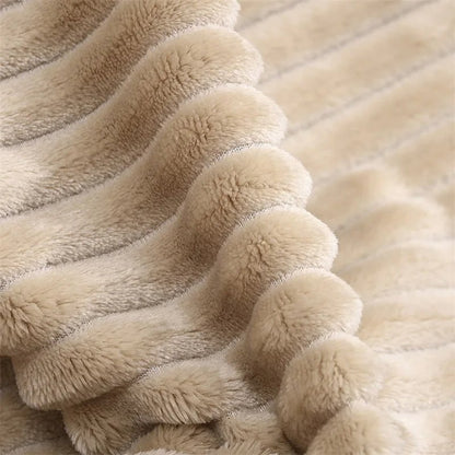 STRIPEWARM – Wide Flannel Fleece Blanket with Stripe Pattern