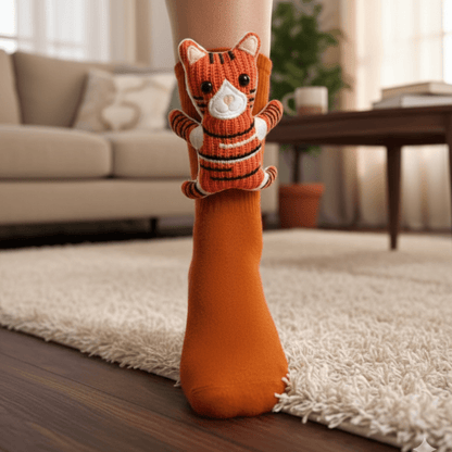 HUGFOOT – Kuschelige Haussocken mit Niedlichem 3D-Tierakzent & Sicherer Rutschfester Sohle