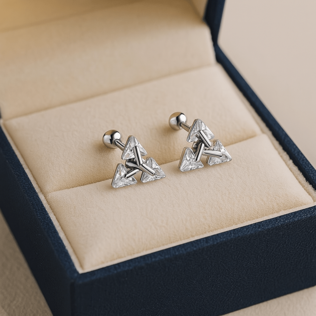 Minimalistische Dreieck-Silberohrringe – Stilvolles 925er Silber-Accessoire für Männer 1