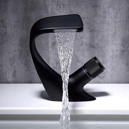 Rubinetto per lavabo AQUACASCADE - Moderno rubinetto per lavabo a cascata in ottone per un bagno dal design lussuoso