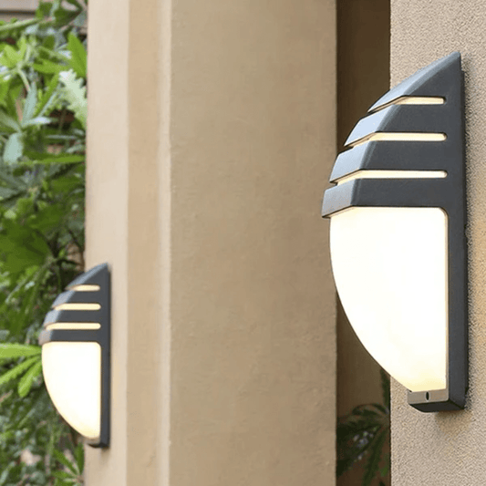 SHADORA – LED outdoor light in elegant matte black