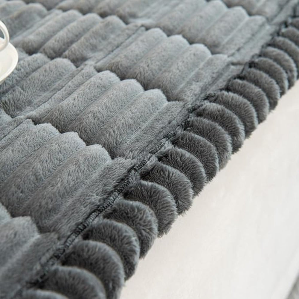 PERFEKTE PLÄTZE – Eleganter Sofabezug mit handversäuberten Kanten 8