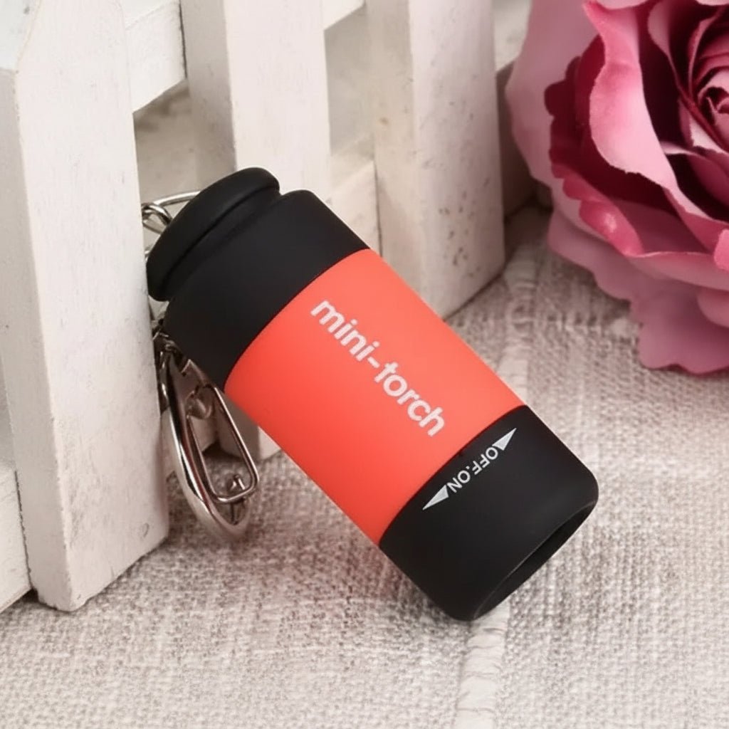 POCKETLUX – Kompakte, USB-wiederaufladbare, wasserdichte Micro-LED-Taschenlampe 4