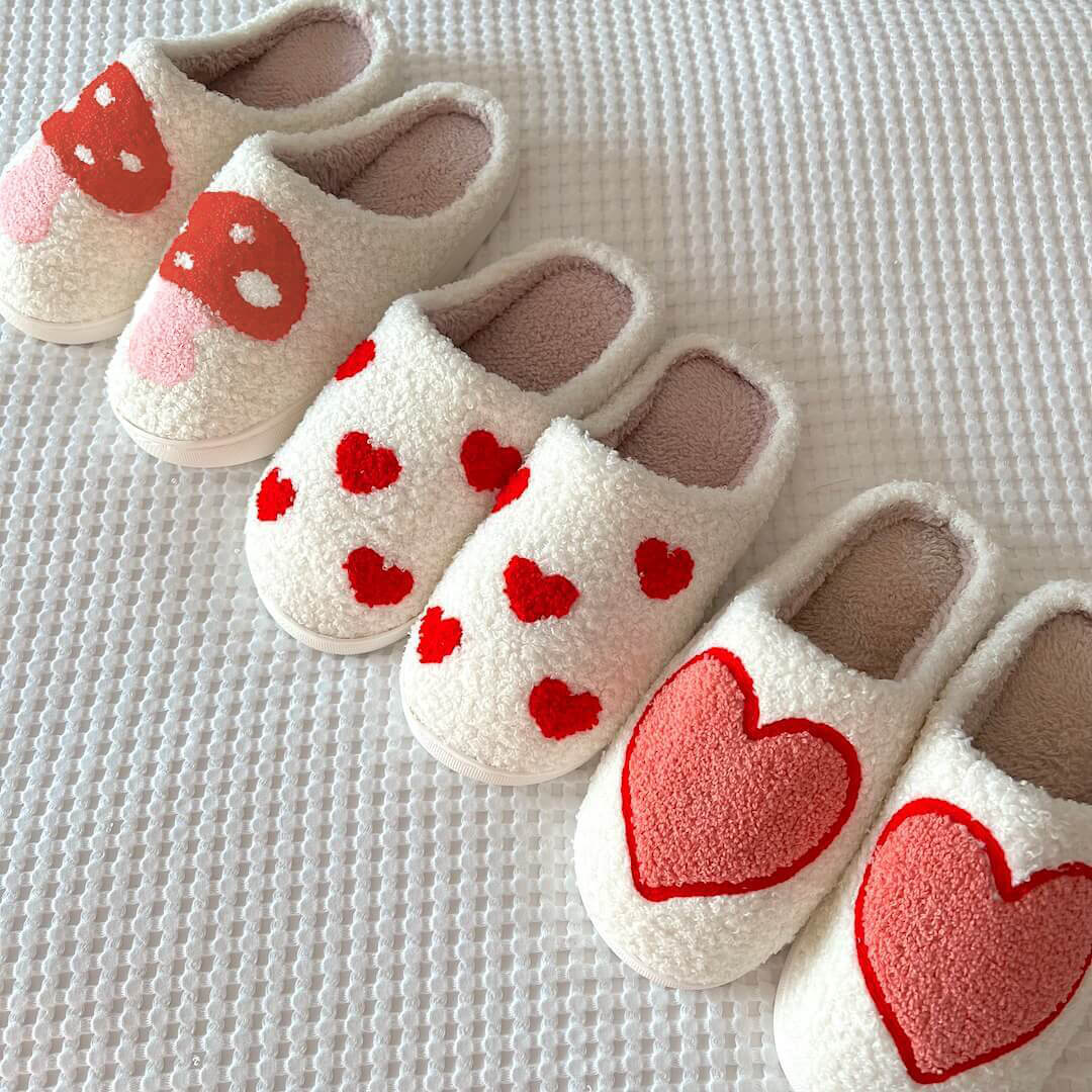 COZYHEART SLIPPERS - Plush slippers with heart design for women