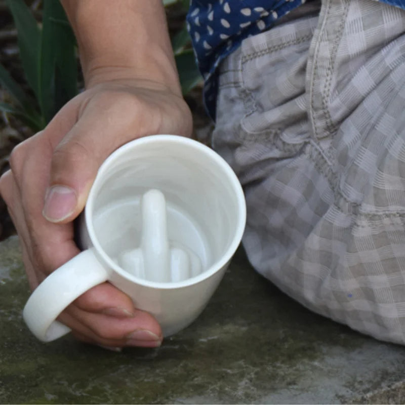 RebelSip Keramiktasse | Lustige Kaffeetasse mit Mittelfinger | Verstecktes Design | Scherzgeschenk für Freunde und Kollegen 4