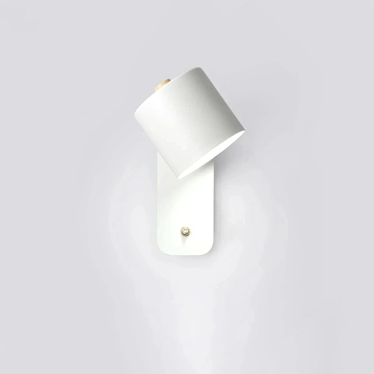 PLUGLUX – Minimalistische wandlamp met stekker voor flexibele verlichting
