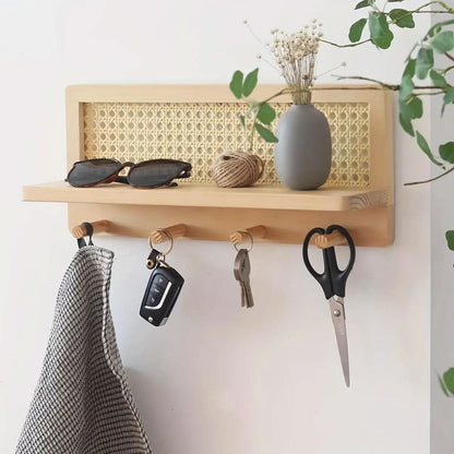 RACKOVA – Estante de pared de madera con 4 ganchos para presentación decorativa y espacio funcional para colgar