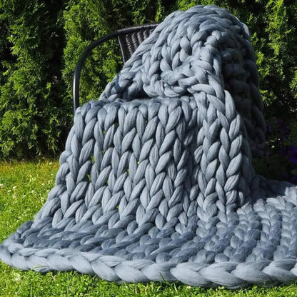Loomora – Handmade Minky Chunky Blanket for Ultimate Comfort