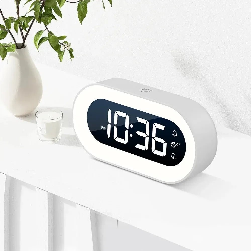 BRILTIME – Dimmable digital alarm clock with adjustable brightness and night light