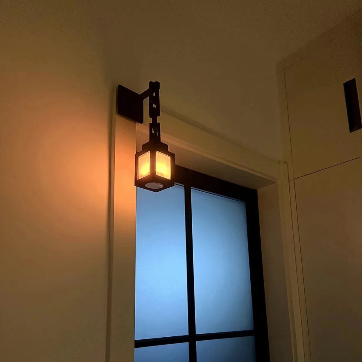 ARCADIA – Luz nocturna LED con diseño de píxeles, función recargable y vibras retro de videojuegos