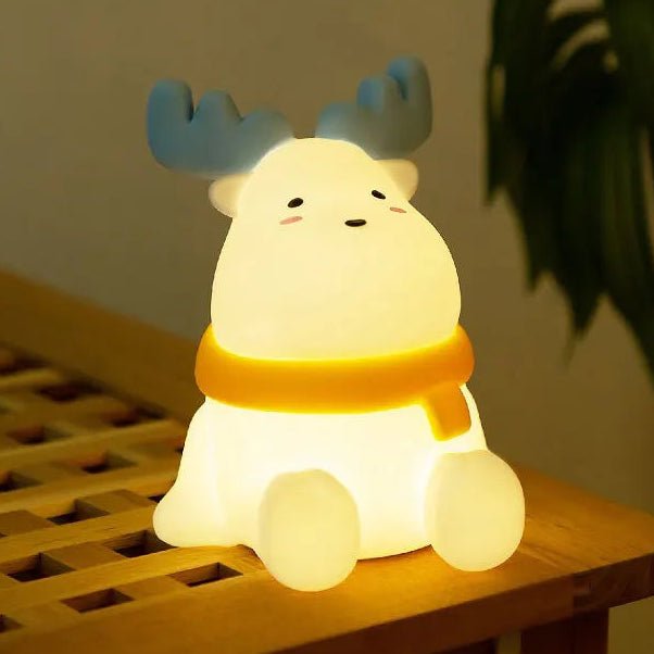 NORDDEER – Lámpara de mesa decorativa de reno con luz LED integrada