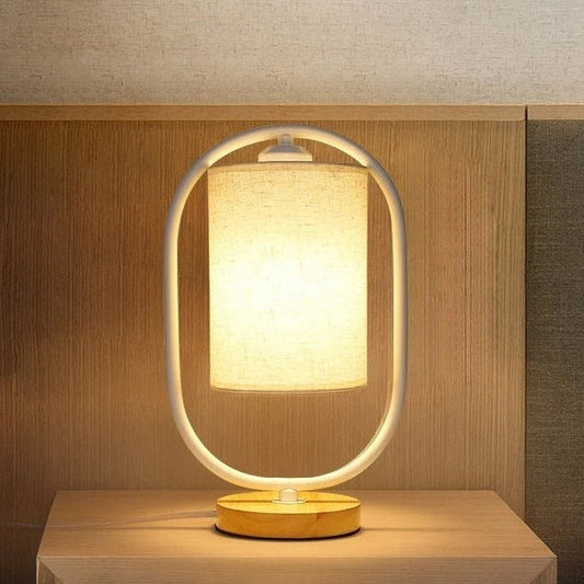 FABRILUX – Stoff-Tischlampe mit Holzakzenten und warmer Ausstrahlung