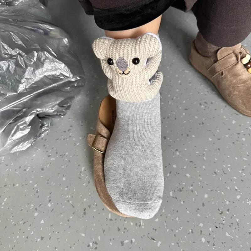 HUGFOOT – Kuschelige Haussocken mit Niedlichem 3D-Tierakzent & Sicherer Rutschfester Sohle