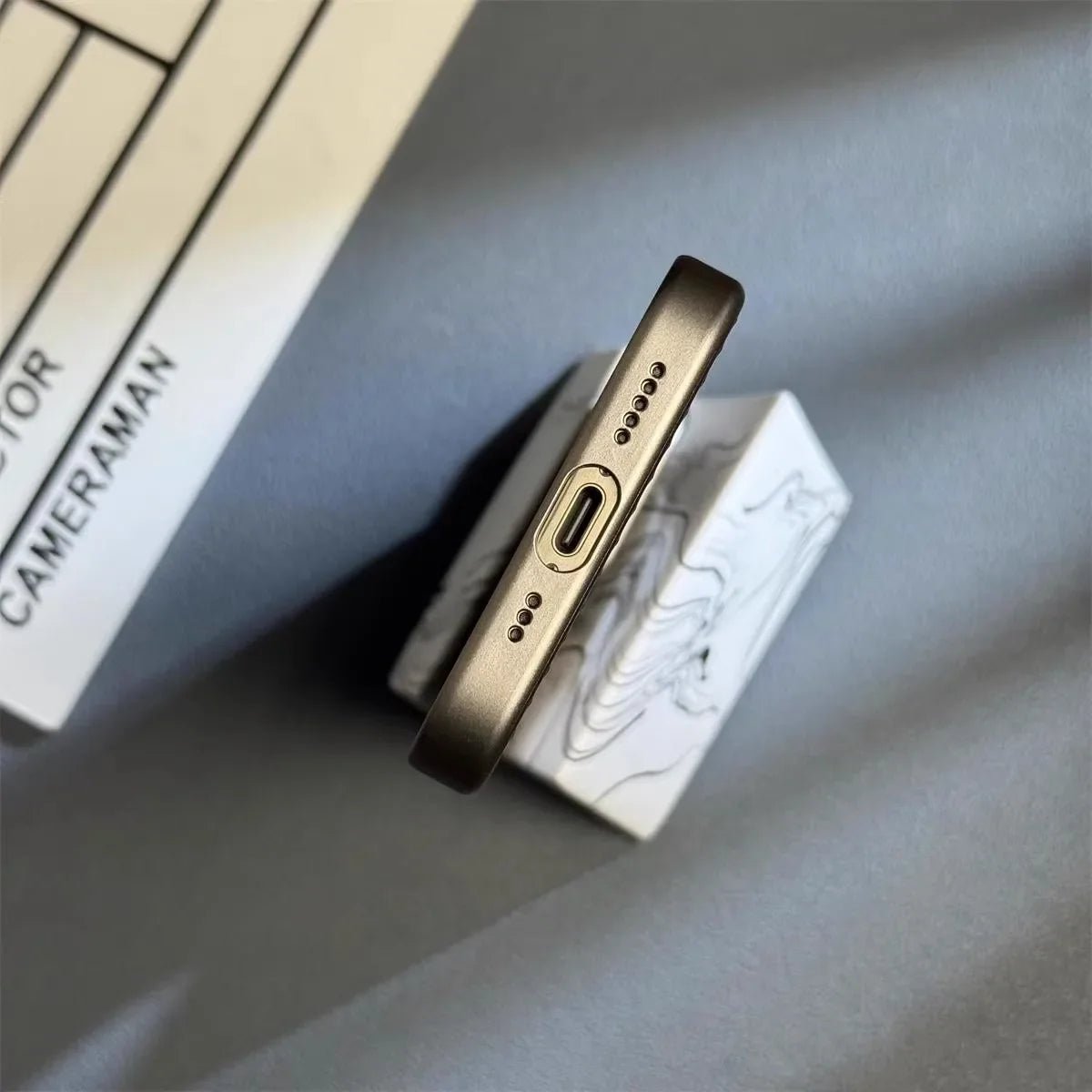 SLIMDEFENSE – Ultradünne, stoßfeste Militärhülle für iPhone-Nutzer 5