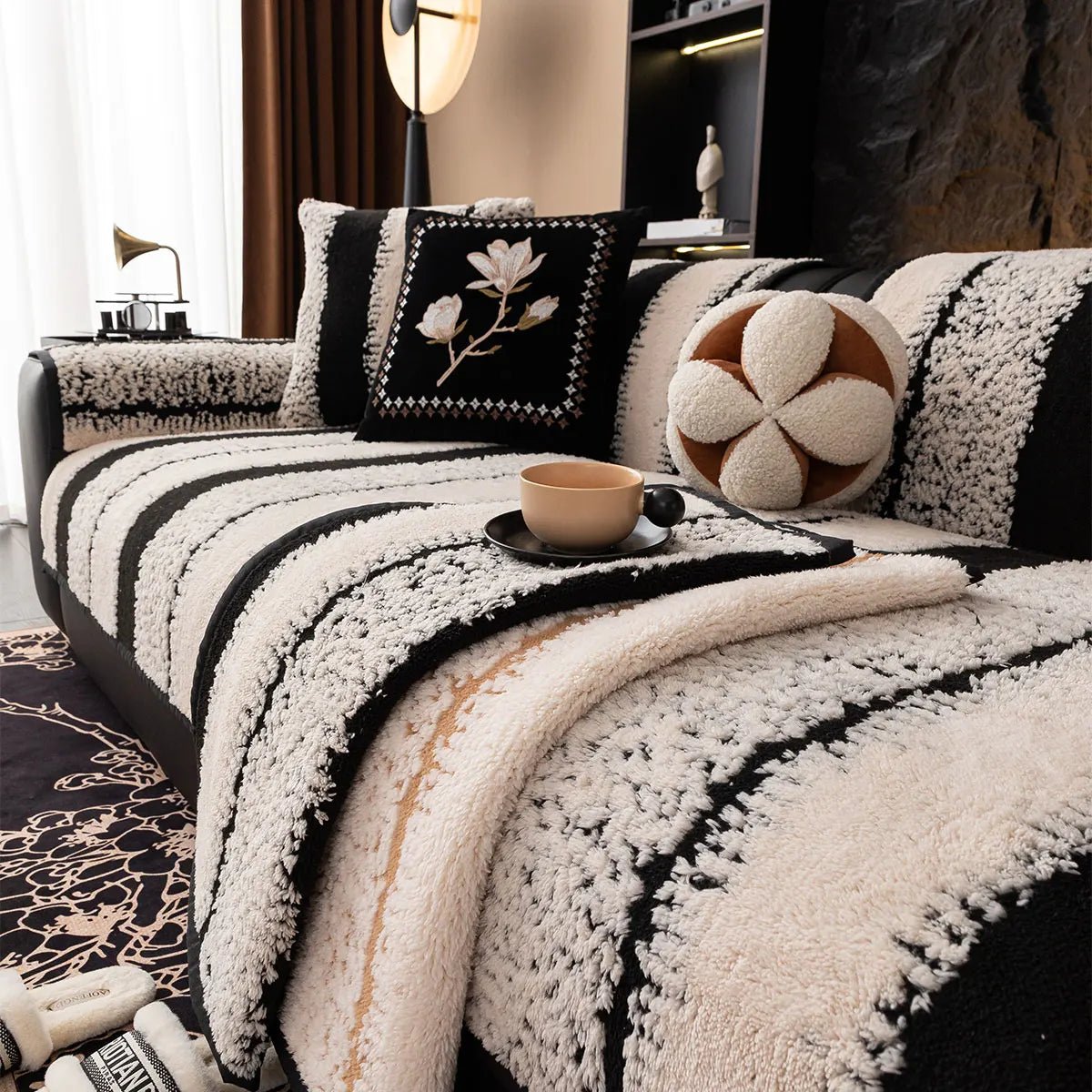 SLIPLOCK – Rutschfester Plüsch-Sofabezug – Universeller, dicker Sofaschutz für den täglichen Gebrauch 5