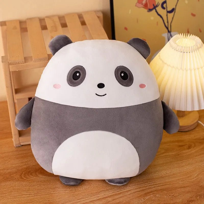 SNUGGLOOM – 40 cm Kawaii-Tierplüschkissen für Kinder (Pinguin, Schwein, Kaninchen, Panda, Krabbe) 3
