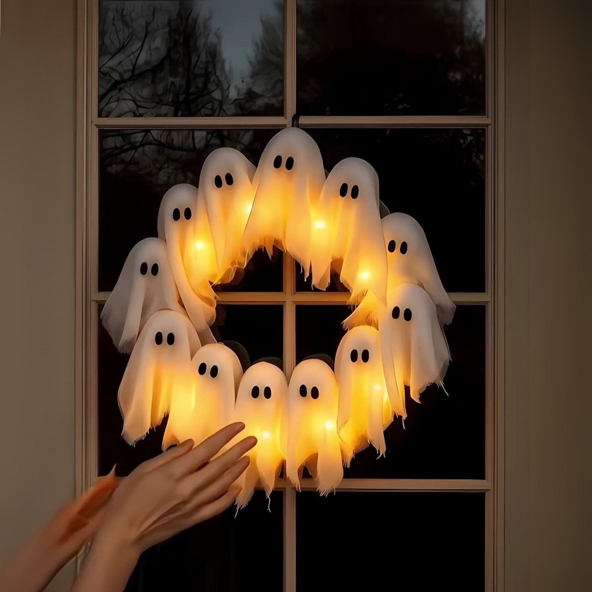 SPOOKGLOW – LED-Geisterkranz mit 12 leuchtenden Geistern 2