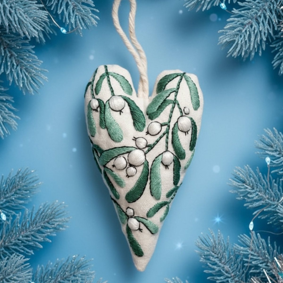 STITCHMAS – DIY-Set für herzförmigen Weihnachtsschmuck mit Stickstoff und Garn 6