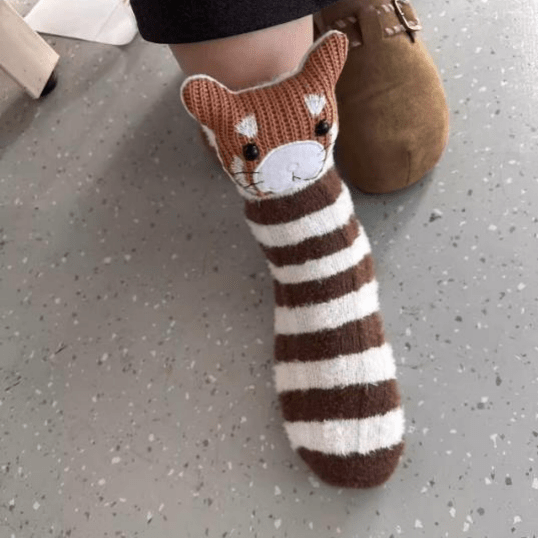 HUGFOOT – Kuschelige Haussocken mit Niedlichem 3D-Tierakzent & Sicherer Rutschfester Sohle