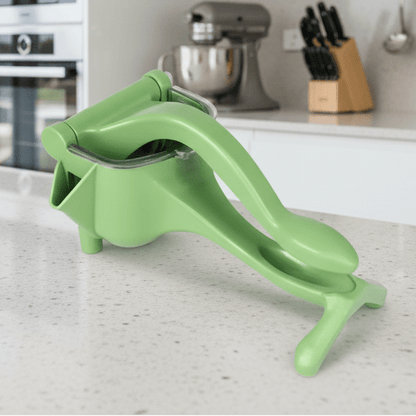 NUTRIPRESS – Cold-press juicer for nutrient-rich juices and easy cleaning