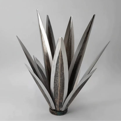 METALFLORA – Lebendige Agavenskulptur aus Metall für wetterfeste, moderne Gartendekoration