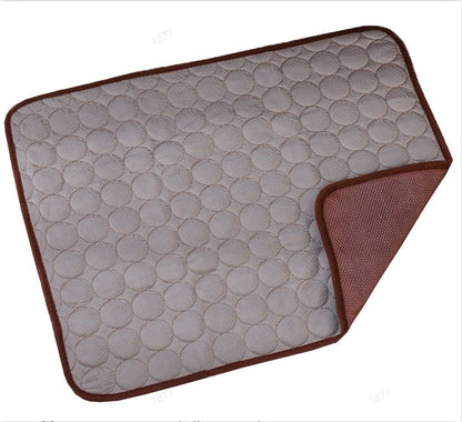 COOLPAW – Cooling Mat for Dogs and Cats Made of Breathable Ice Silk