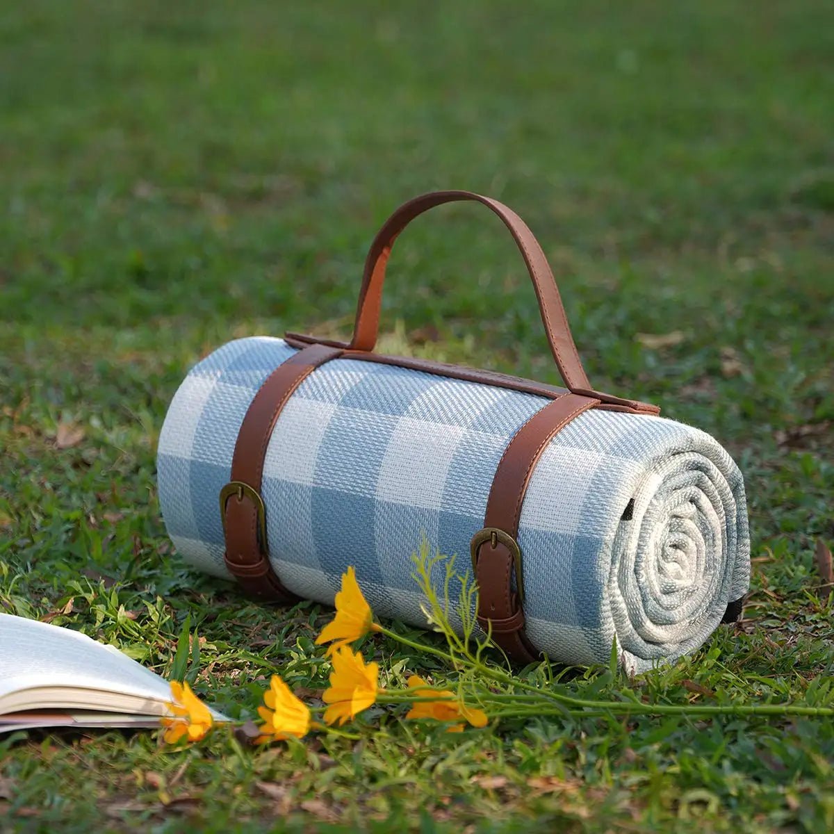 PICSTYLE – Karierte Picknickdecke wasserdicht mit praktischem Transportgurt