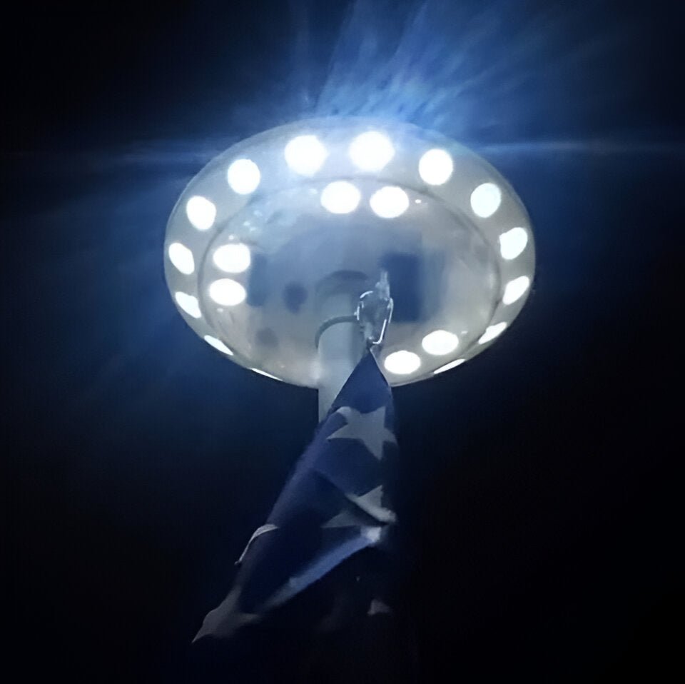 Solar-LED-Fahnenmastlicht - Automatische Beleuchtung für Flaggen mit IP67 Wetterfestigkeit und langer Akkulaufzeit 3