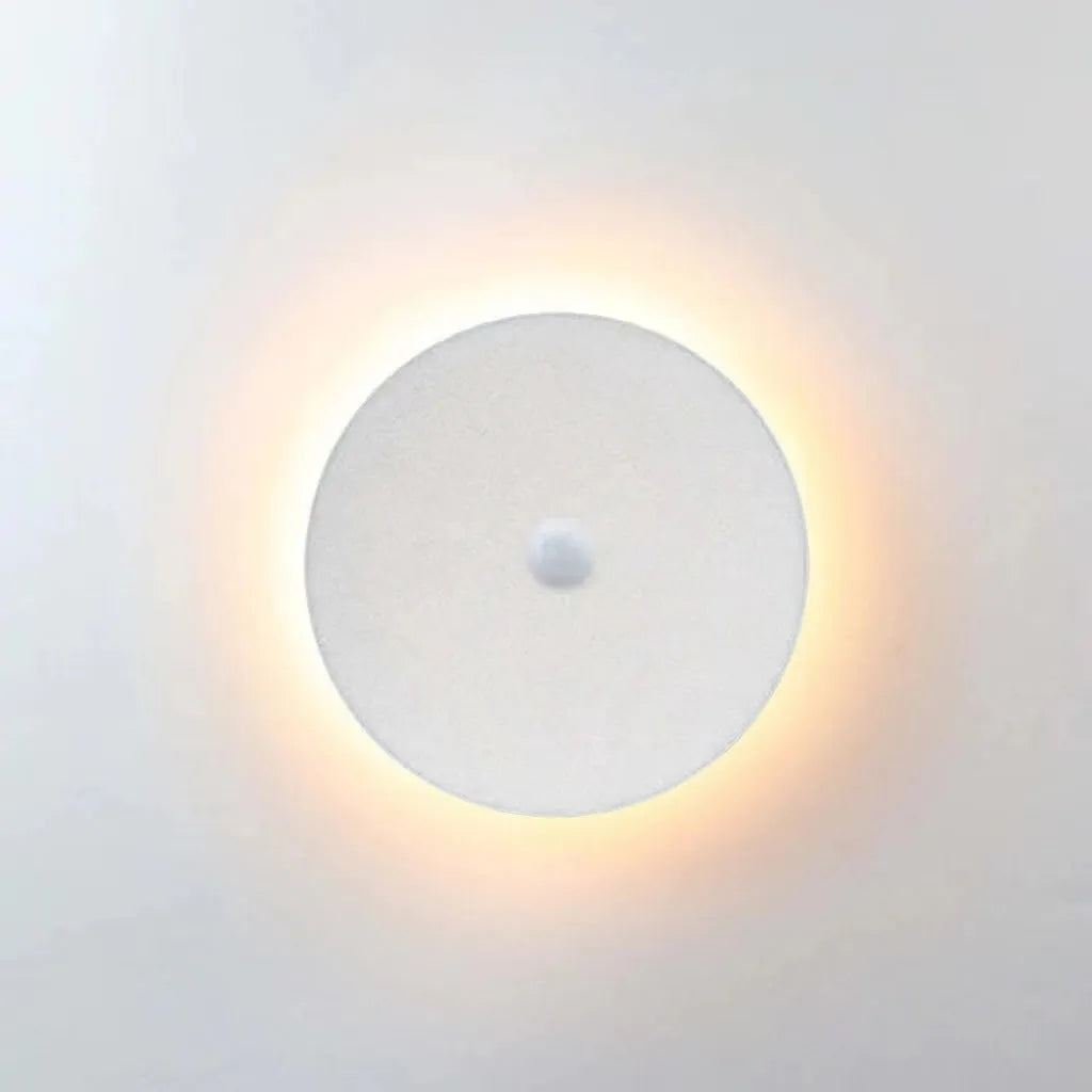 Orr Outdoor Wall Lamp - Minimalist LED wall light in round or square, IP65