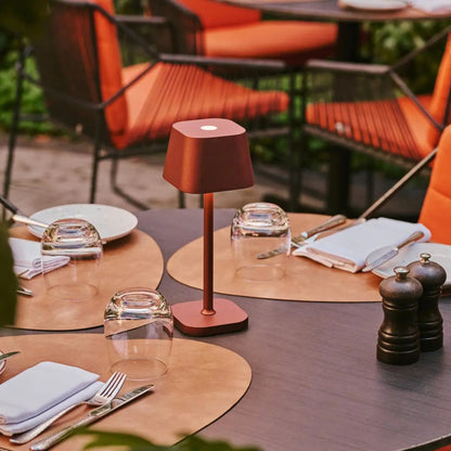 BRONZIFY – Elegante tafellamp in brons, dimbaar en draadloos