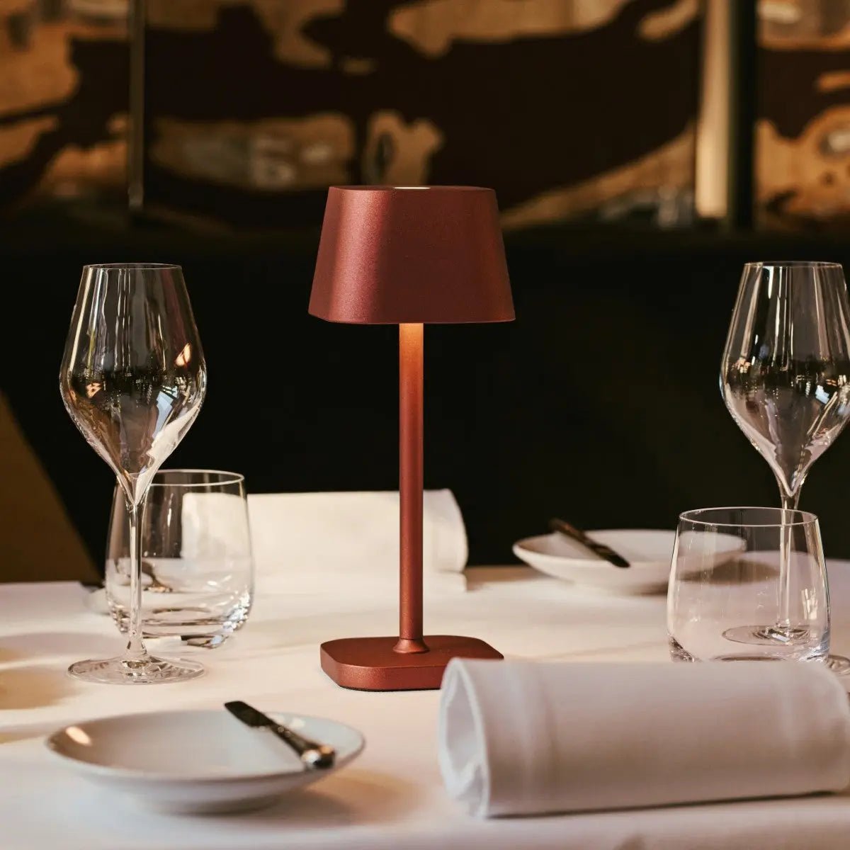 BRONZIFY – Elegante tafellamp in brons, dimbaar en draadloos
