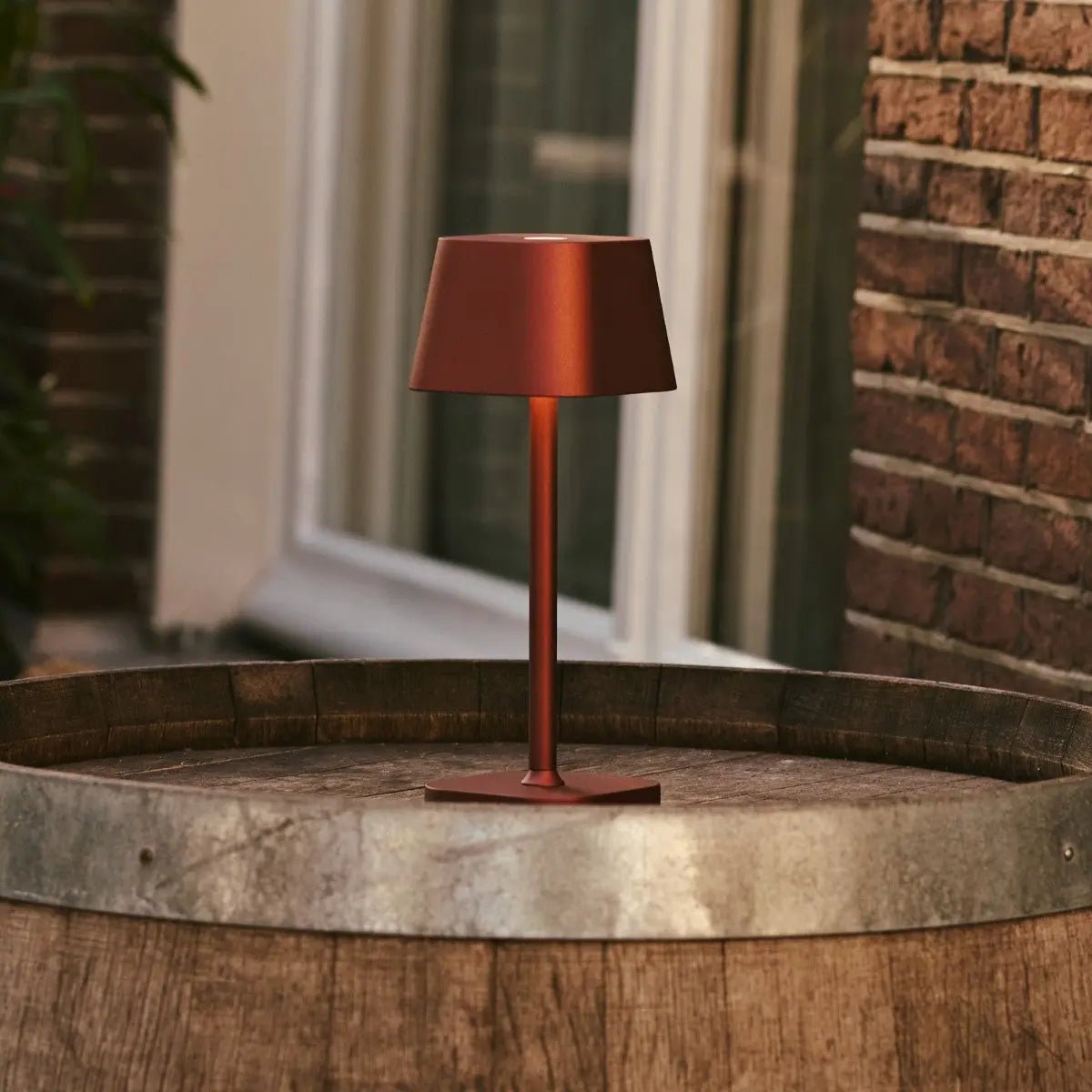 BRONZIFY – Elegante tafellamp in brons, dimbaar en draadloos