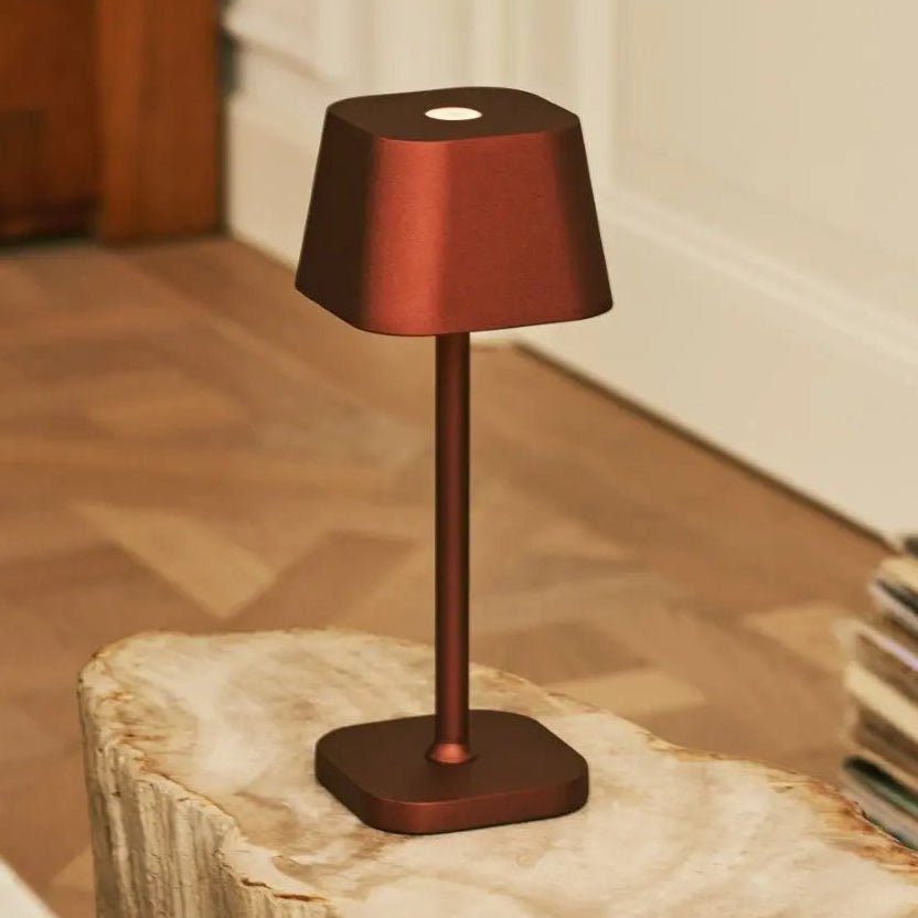 BRONZIFY – Elegante tafellamp in brons, dimbaar en draadloos