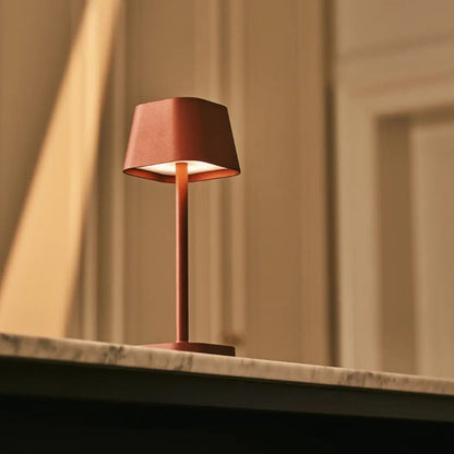 BRONZIFY – Elegante tafellamp in brons, dimbaar en draadloos