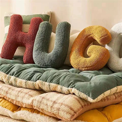 MONOGRA – Coussin lettres en velours pour accents personnels dans la décoration intérieure