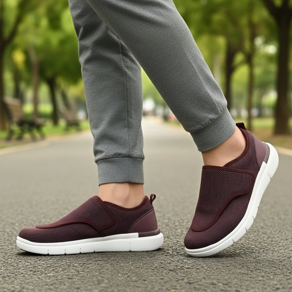 WALKORA – Extra weite Damen-Wanderschuhe mit verstellbarem Klettverschluss 1