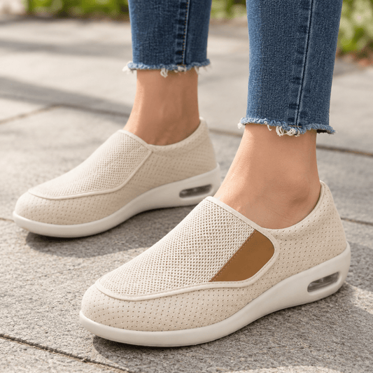 WALKCORE – Wide-cut shoes with soft padding for everyday use