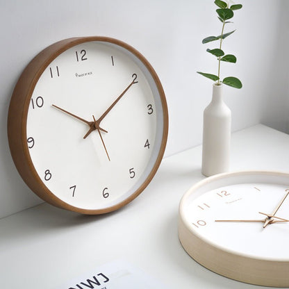 WOODHAVEN – 10 Zoll große, geräuschlose analoge Wanduhr aus Massivholz 1